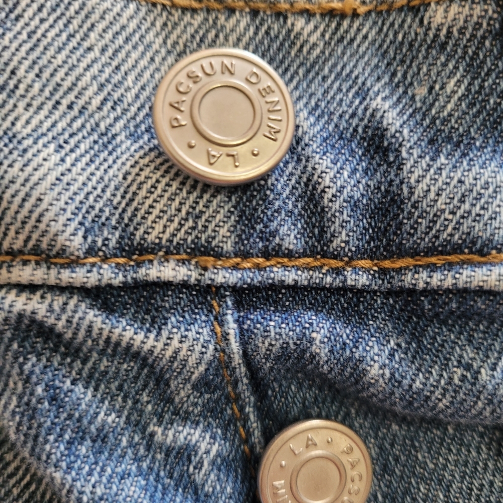 PacSun High rise Icon button fly, jean short, distressed cutoff, size 28. - Picture 8 of 10
